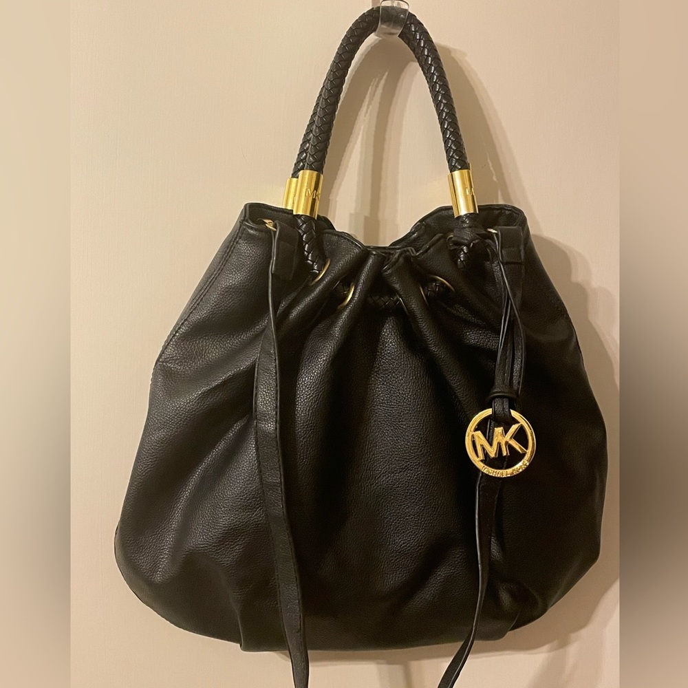 ❤️❤️Beautiful black inspired purse. Used once.❣️
